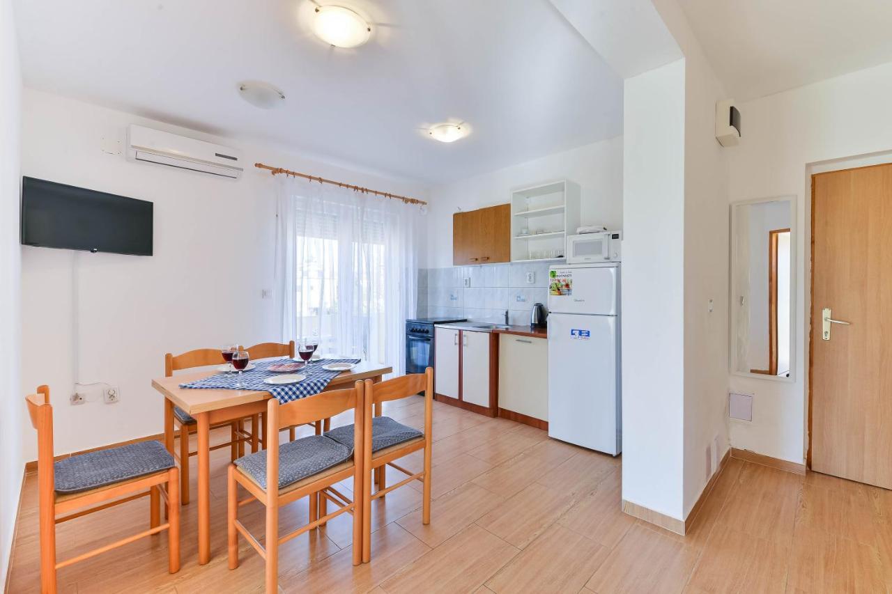 Apartments Adria Turanj Bagian luar foto